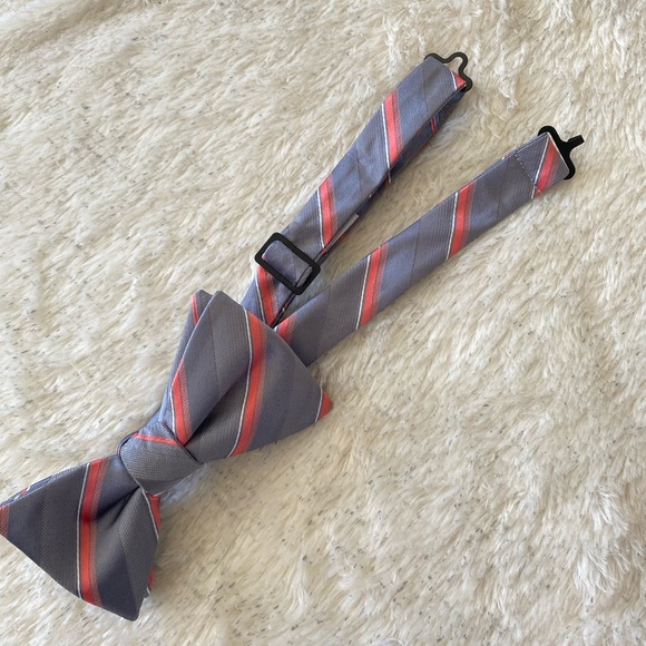 Calvin Klein Gray & Coral Stripe
Bow Tie. NWT - Picture 3 of 5